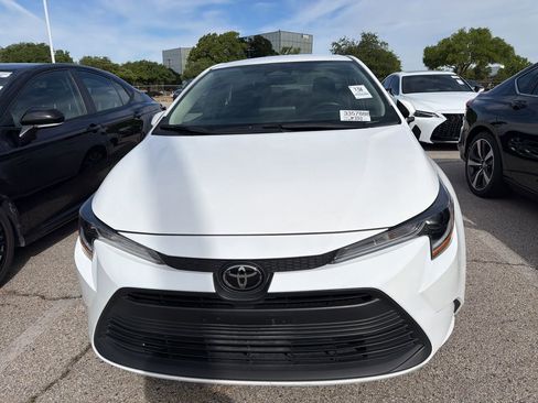 Used 2024 Toyota Corolla LE image 2