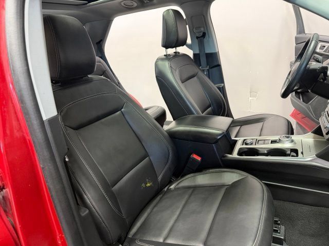 Used 2023 Ford Explorer XLT w/ Equipment Group 202A AWD/4WD image 25