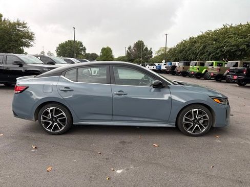 Used 2025 Nissan Sentra SR FWD image 2