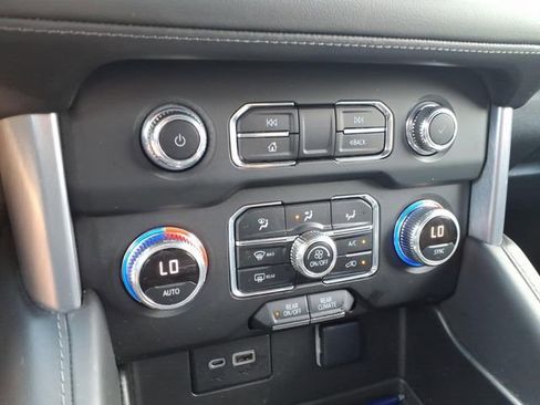 Used 2023 GMC Yukon SLE RWD image 26