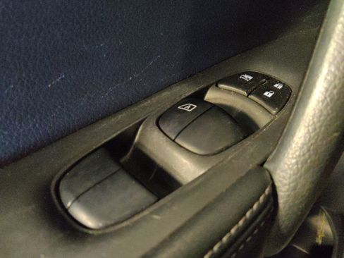 Used 2019 Nissan Rogue S FWD image 27