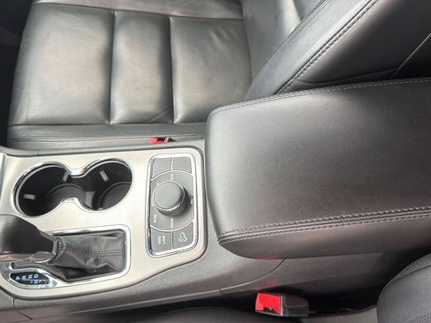 Used 2021 Jeep Grand Cherokee Limited w/ Premium Lighting Group AWD/4WD image 17