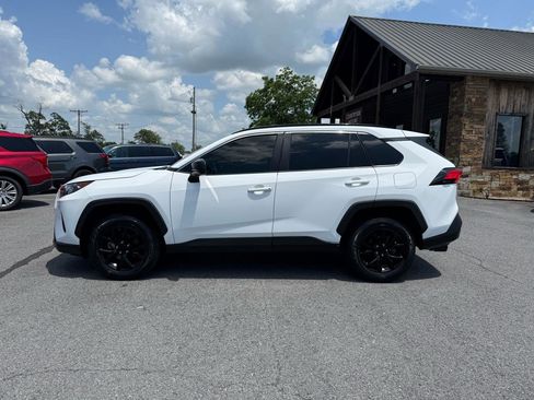 Used 2021 Toyota RAV4 LE FWD image 3