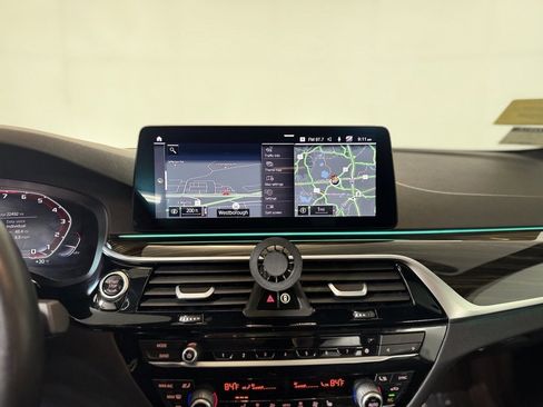 Used 2022 BMW 540i xDrive w/ Premium Package image 19