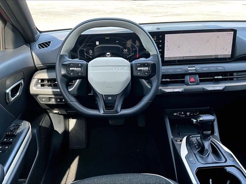 Used 2025 Kia K4 GT-Line w/ GT-Line Sunroof Package image 6