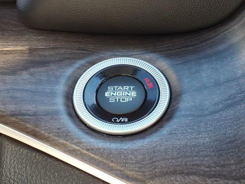 Used 2023 Jeep Grand Cherokee Limited w/ Luxury Tech Group II image 25