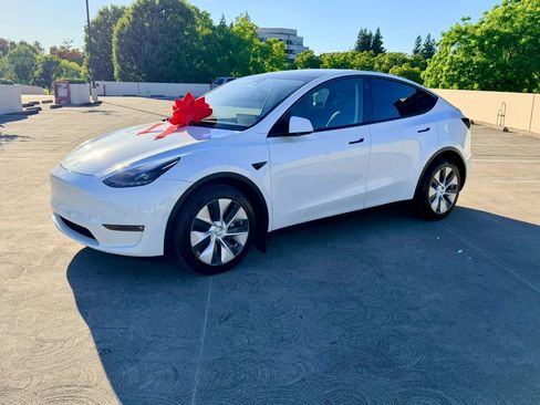 Used 2022 Tesla Model Y Long Range AWD/4WD image 15