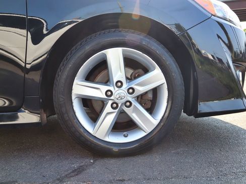 Used 2014 Toyota Camry SE w/ Moonroof Package FWD image 63