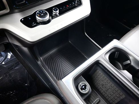 Used 2025 Ford Expedition Active image 26