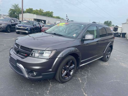 Used 2020 Dodge Journey Crossroad FWD image 3
