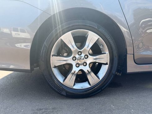 Used 2013 Toyota Sienna SE FWD image 33