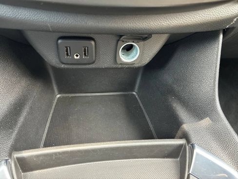 Used 2022 Chevrolet Traverse LS FWD image 32