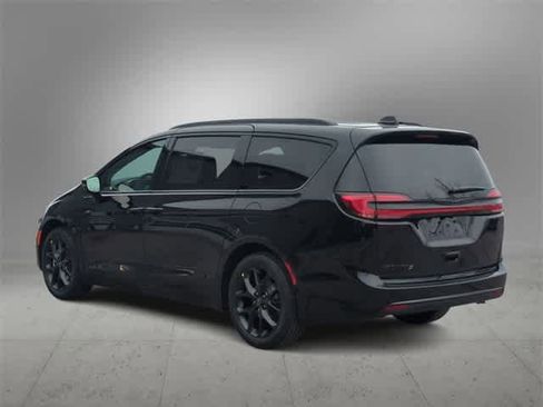 New 2026 Chrysler Pacifica Select w/ S Appearance Package image 6