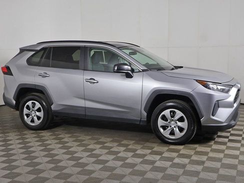 Used 2021 Toyota RAV4 LE image 11