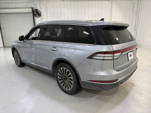 Used 2023 Lincoln Aviator 2WD w/ Premium Package image 3