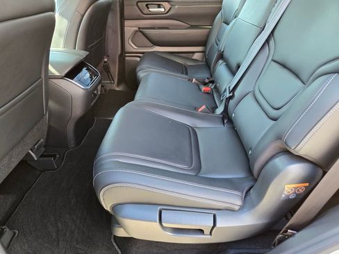 Certified 2025 Nissan Armada SV image 14