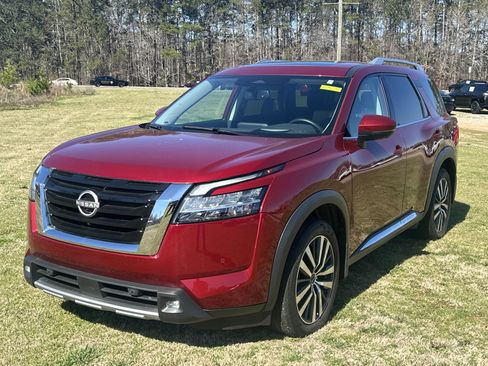 Used 2022 Nissan Pathfinder Platinum w/ Cargo Package image 1