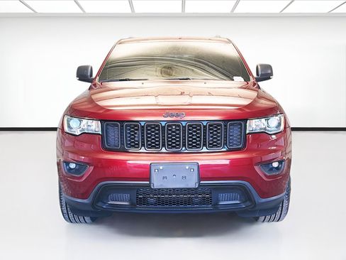 Used 2020 Jeep Grand Cherokee Limited w/ Luxury Group II image 2