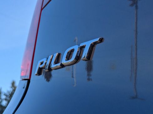 Used 2018 Honda Pilot Touring image 37