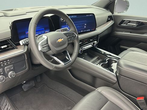Used 2025 Chevrolet Tahoe Premier AWD/4WD image 13