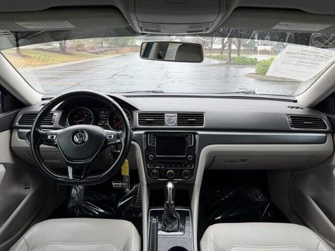 Used 2017 Volkswagen Passat 1.8T R-Line w/ R-Line Lighting Package image 18