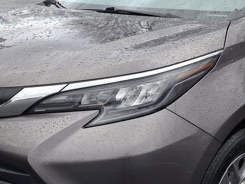 Used 2024 Toyota Sienna XLE image 9