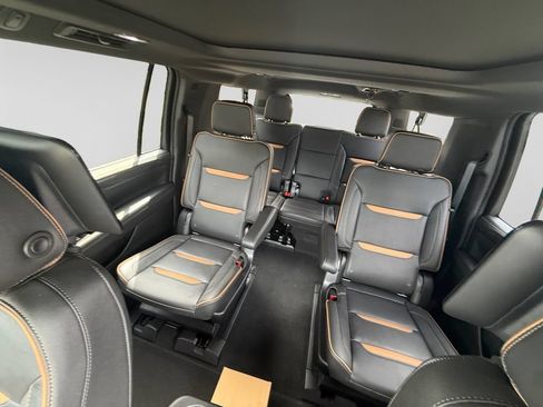 Used 2022 GMC Yukon XL AT4 w/ AT4 Premium Package AWD/4WD image 16
