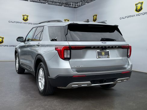 Used 2025 Ford Explorer Active w/ Active Comfort Package RWD image 7