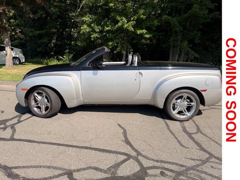 Used 2005 Chevrolet SSR w/ Preferred Equipment Group RWD image 5