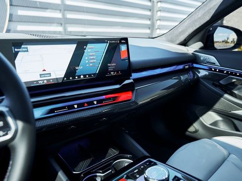 Used 2026 BMW M5 w/ Executive Package image 68