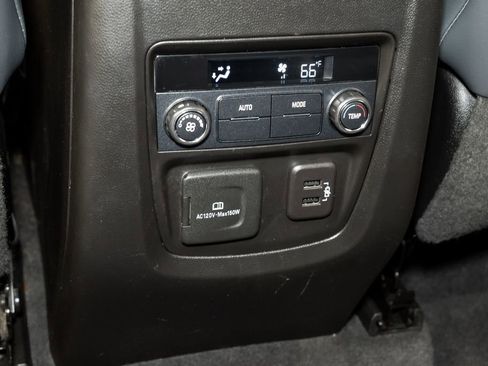 Used 2019 Buick Enclave Essence w/ LPO, Sport Appearance Package AWD/4WD image 25