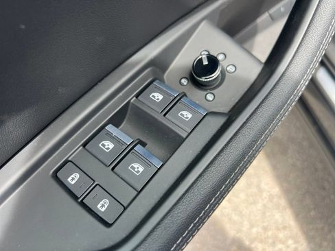 Used 2022 Audi e-tron Premium AWD/4WD image 22