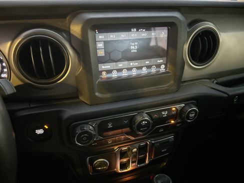 Used 2022 Jeep Wrangler Unlimited Sport image 16