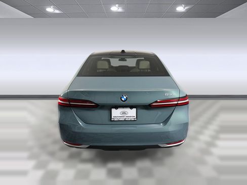 Used 2024 BMW 530i w/ Premium Package RWD image 10
