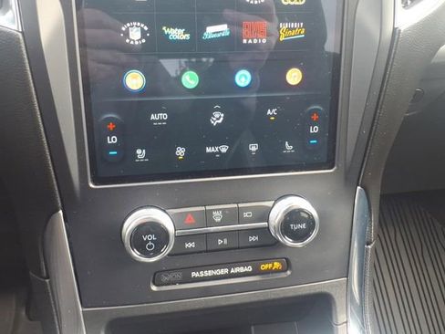 Certified 2024 Ford Edge Titanium w/ Equipment Group 301A image 18