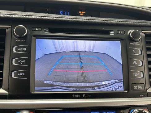 Used 2015 Toyota Highlander XLE image 19