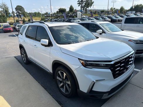 Used 2025 Honda Pilot Elite image 6