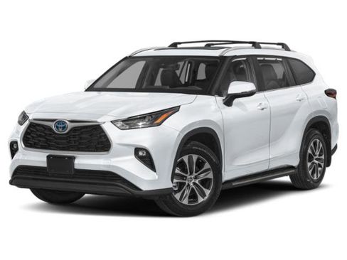 Certified 2026 Toyota Highlander XLE image 1