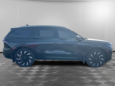 Used 2024 Lincoln Nautilus Reserve w/ Equipment Group 203A image 8