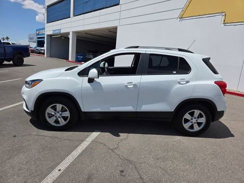 Certified 2022 Chevrolet Trax LT w/ LT Convenience Package FWD image 3