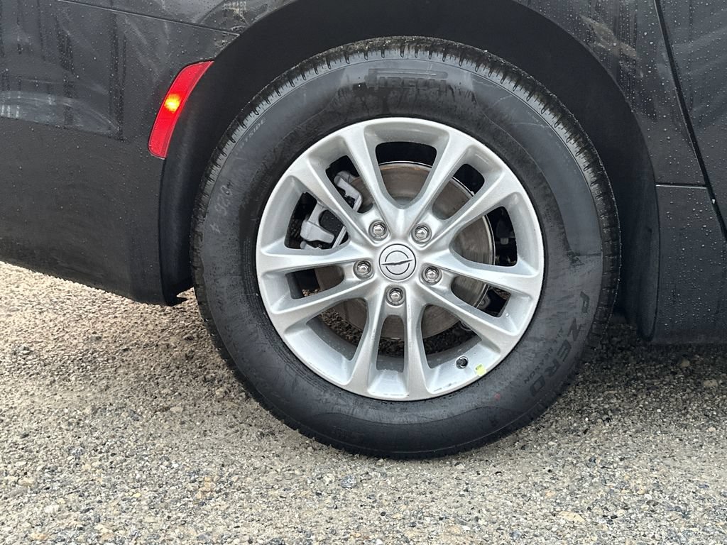 New 2026 Chrysler Pacifica Select FWD image 16
