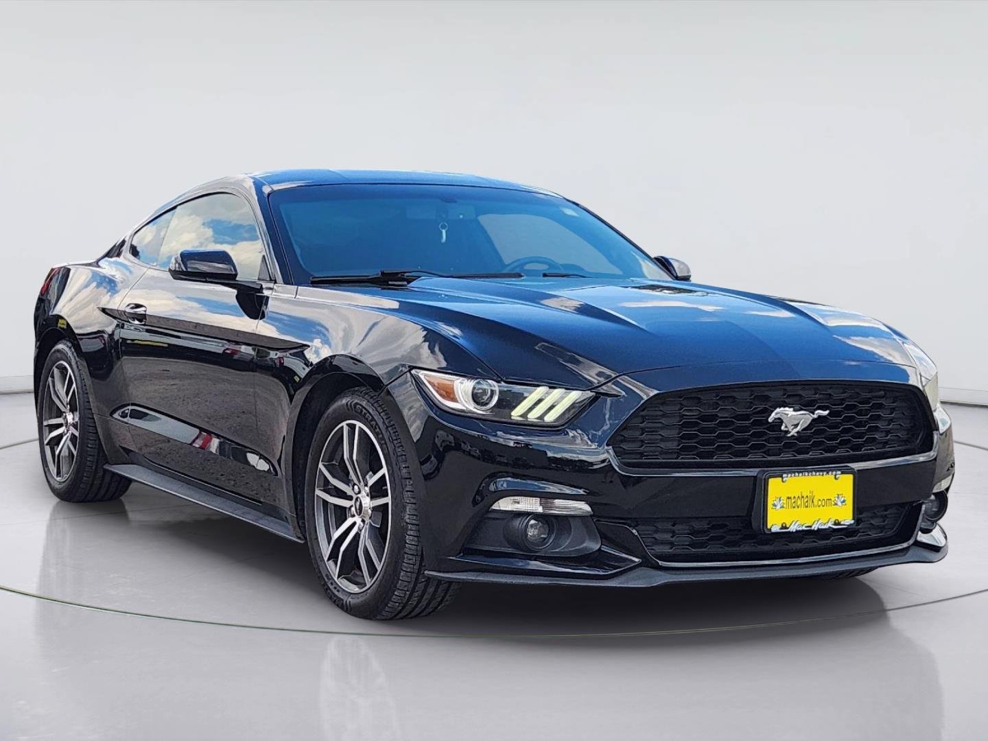Used 2017 Ford Mustang Coupe RWD image 3