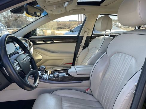 Used 2017 Genesis G90 3.3T Premium image 19