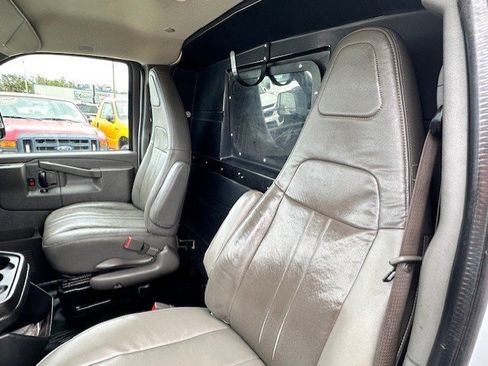 Used 2018 Chevrolet Express 2500 w/ Driver Convenience Package image 18