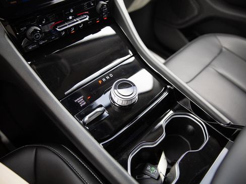 Used 2023 Jeep Grand Cherokee Limited image 17