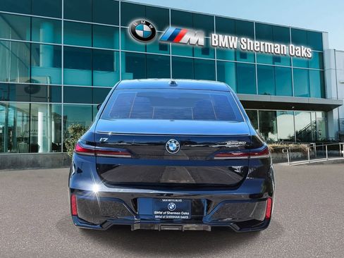 Certified 2025 BMW i7 eDrive50 w/ Executive Package RWD image 5