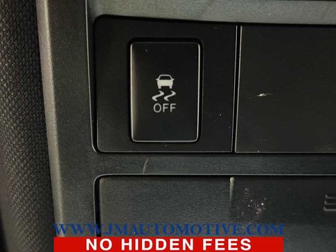 Used 2016 Toyota Tacoma TRD Sport image 37