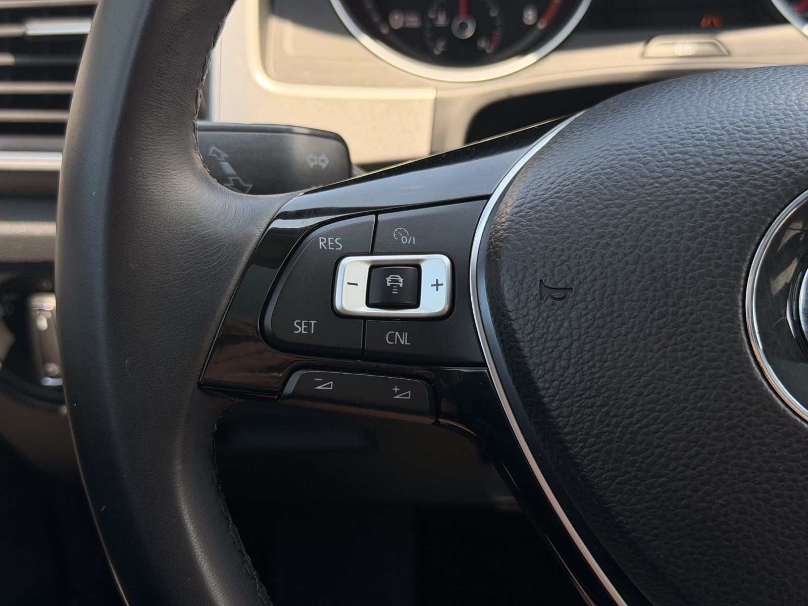 Used 2018 Volkswagen Atlas SEL FWD image 18