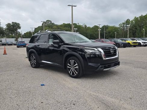 Certified 2025 Nissan Pathfinder Platinum w/ Cargo Package AWD/4WD image 2