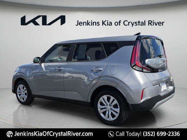 Used 2025 Kia Soul LX FWD image 11